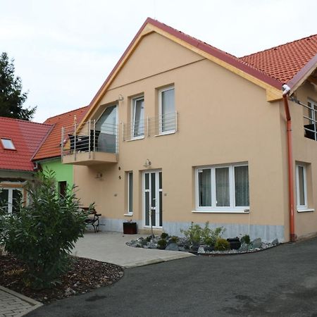 Penzion Kotvas Milovice  Esterno foto