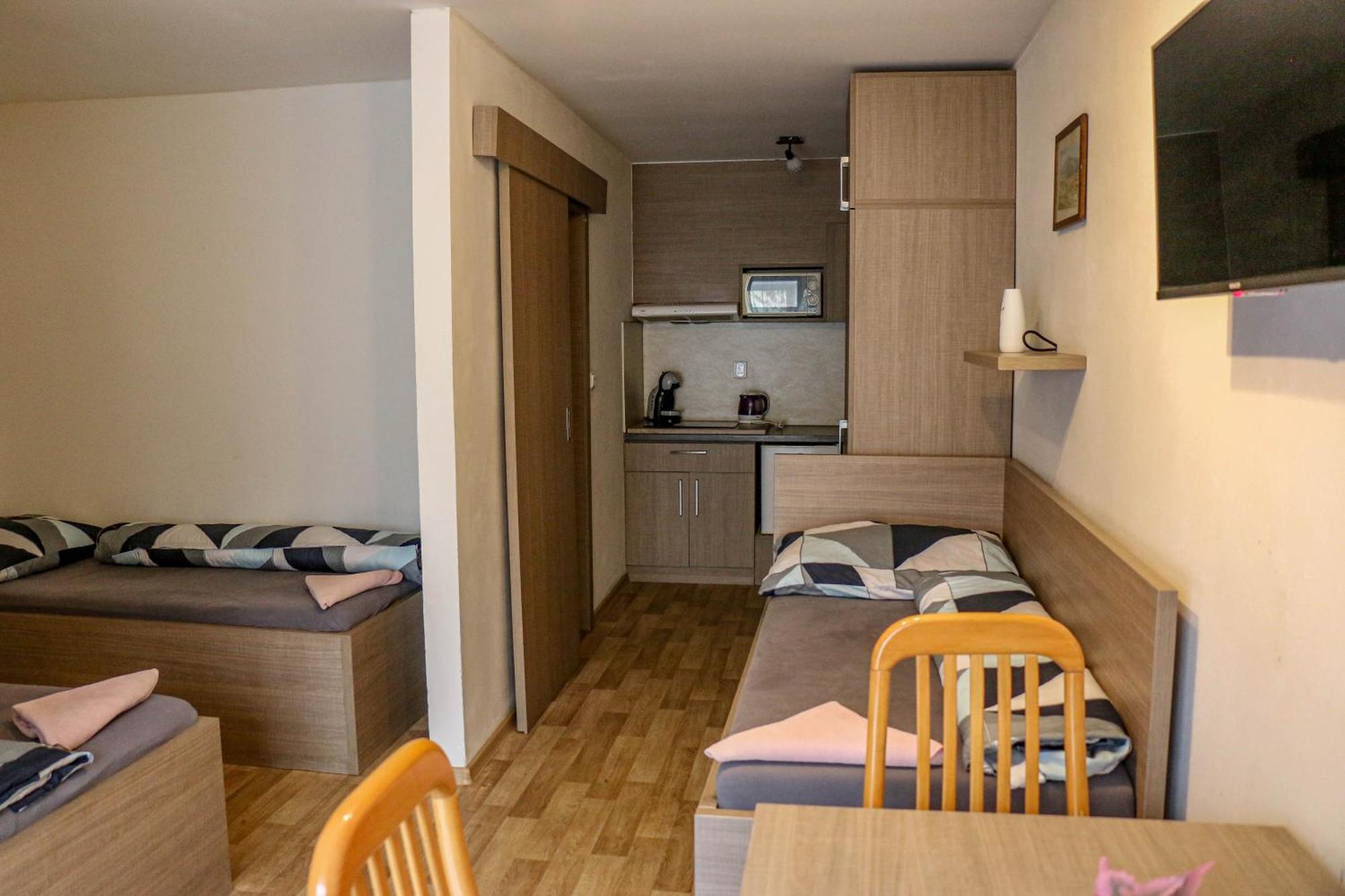 Penzion Kotvas Milovice  Esterno foto