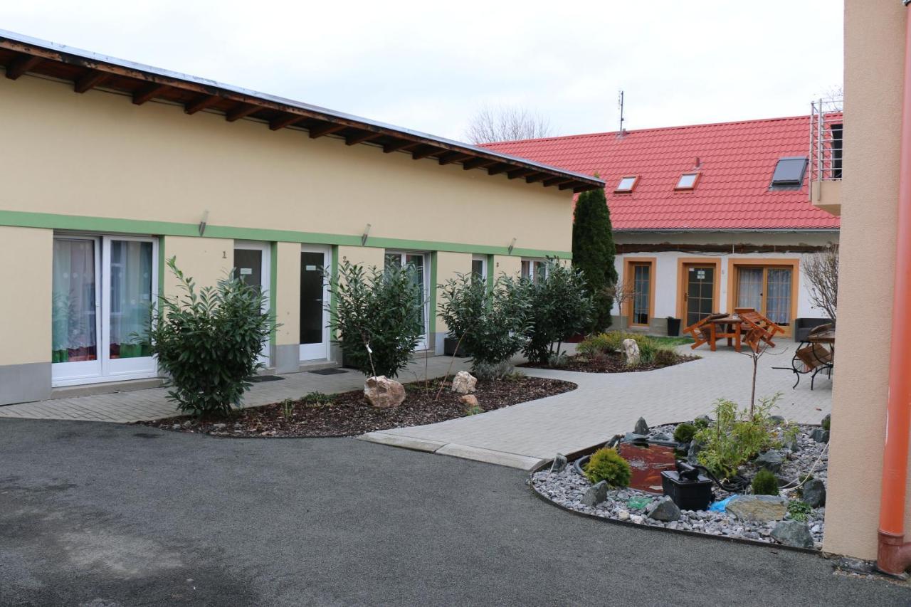 Penzion Kotvas Milovice  Esterno foto