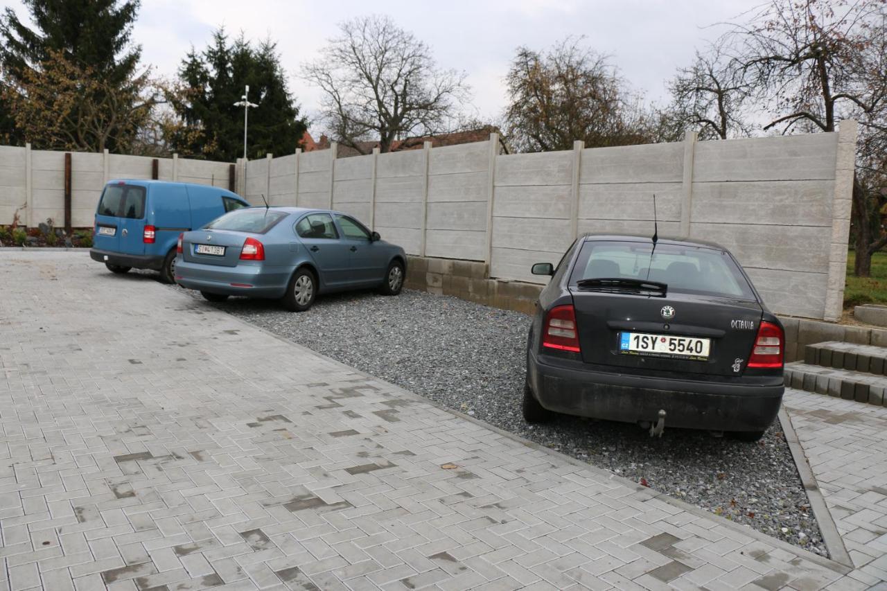 Penzion Kotvas Milovice  Esterno foto